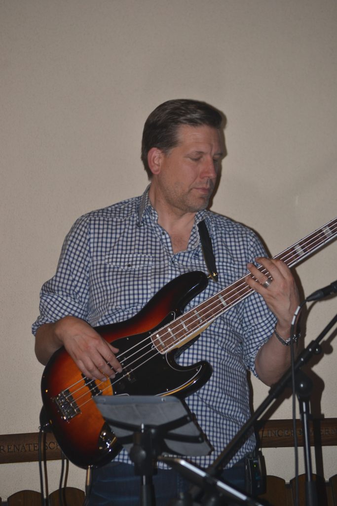 André Meier am Bass